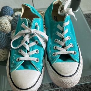 Turquoise converse women’s 6 men’s 4